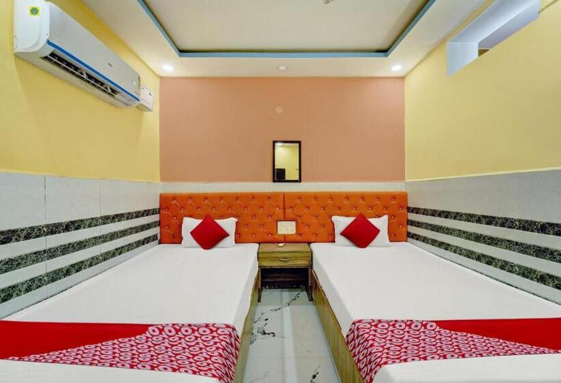 Pokój Trzyosobowy Klasyczny, Omkar & Restaurant