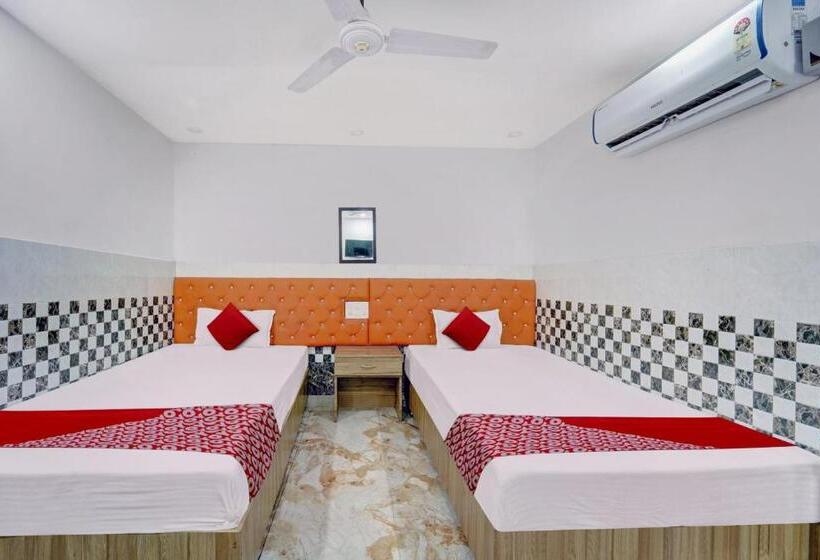 Pokój Trzyosobowy Klasyczny, Omkar & Restaurant