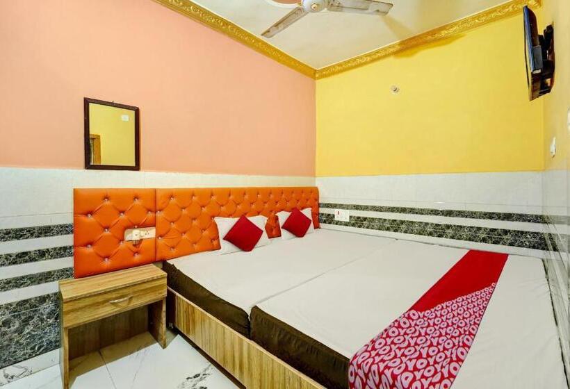 Pokój Trzyosobowy Klasyczny, Omkar & Restaurant