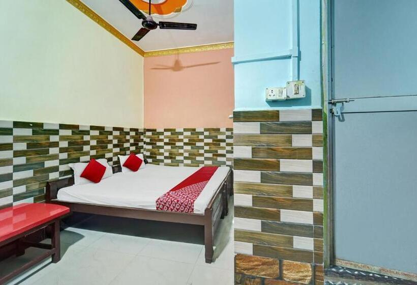 Pokój Trzyosobowy Klasyczny, Omkar & Restaurant