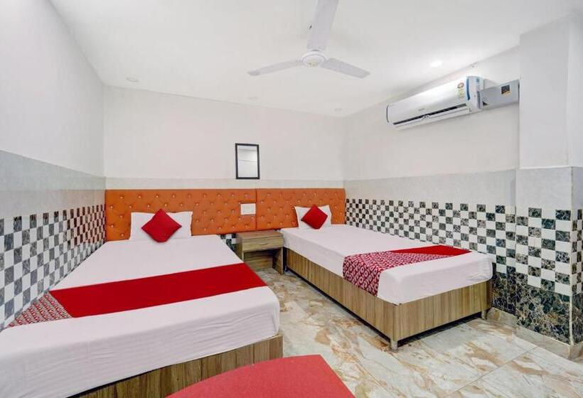 Pokój Trzyosobowy Klasyczny, Omkar & Restaurant