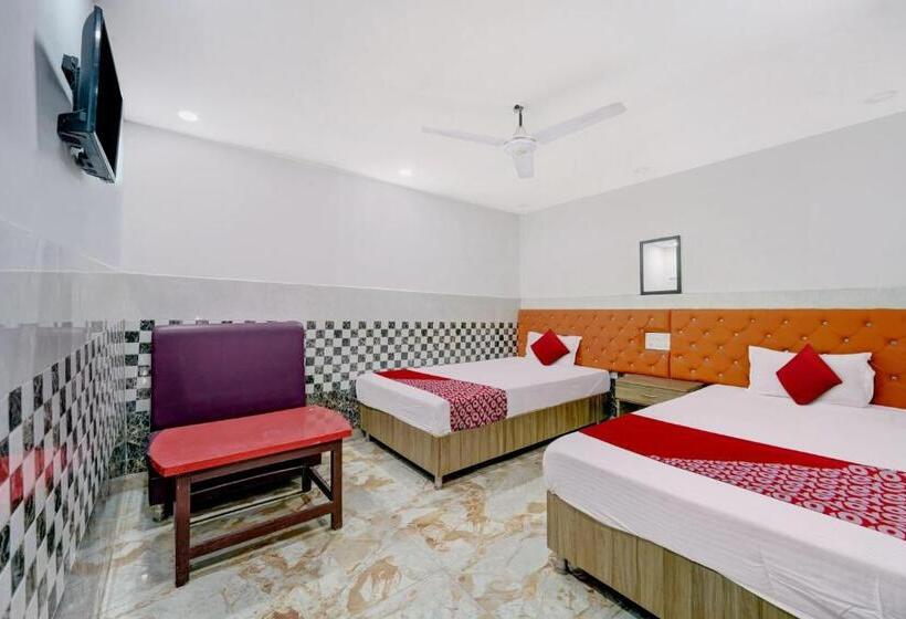 Pokój Trzyosobowy Klasyczny, Omkar & Restaurant