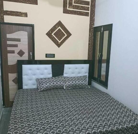 Трехместный Номер Классика, Oyo Hotel Akshat