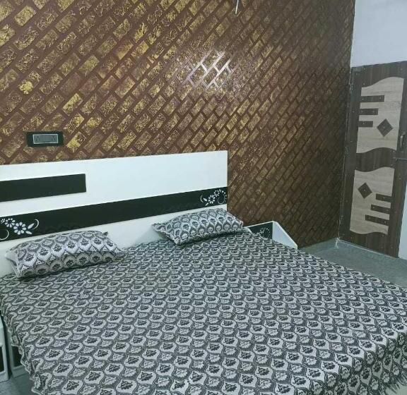 חדר קלאסי לשלושה, Oyo Hotel Akshat