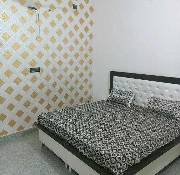 Трехместный Номер Классика, Oyo Hotel Akshat