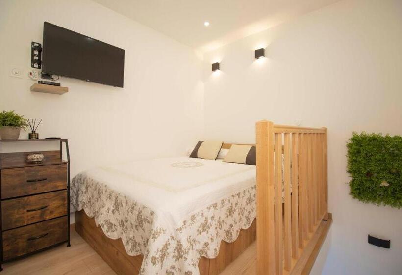 اتاق استاندارد سه تخته با چشمانداز باغ, Chessy Chambre Indépendante Disney Giardino Della Felicita