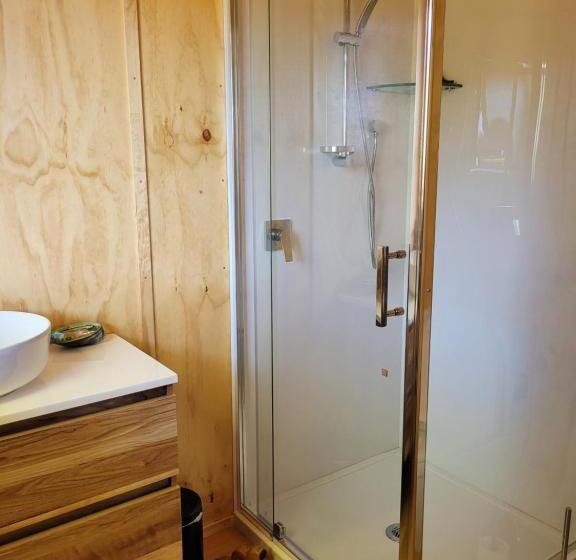 1间卧室的房子, Whare Iti / Little House