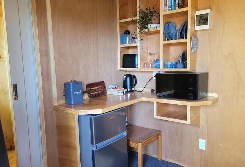 1间卧室的房子, Whare Iti / Little House