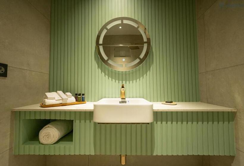 デラックスルーム, Ekaanta