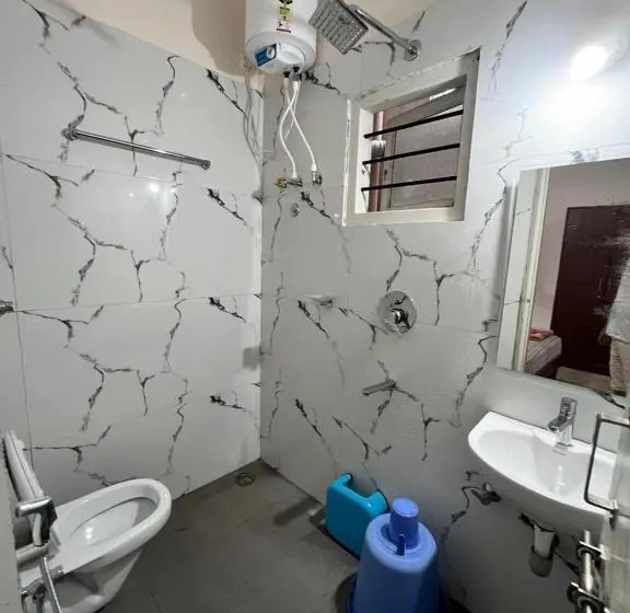 Pokój Standard Trzyosobowy, Thrilok Vihar