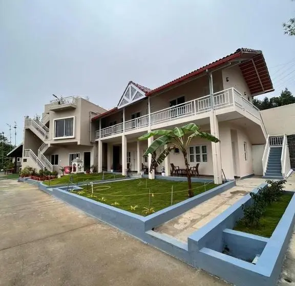 Pokój Rodzinny, Thrilok Vihar
