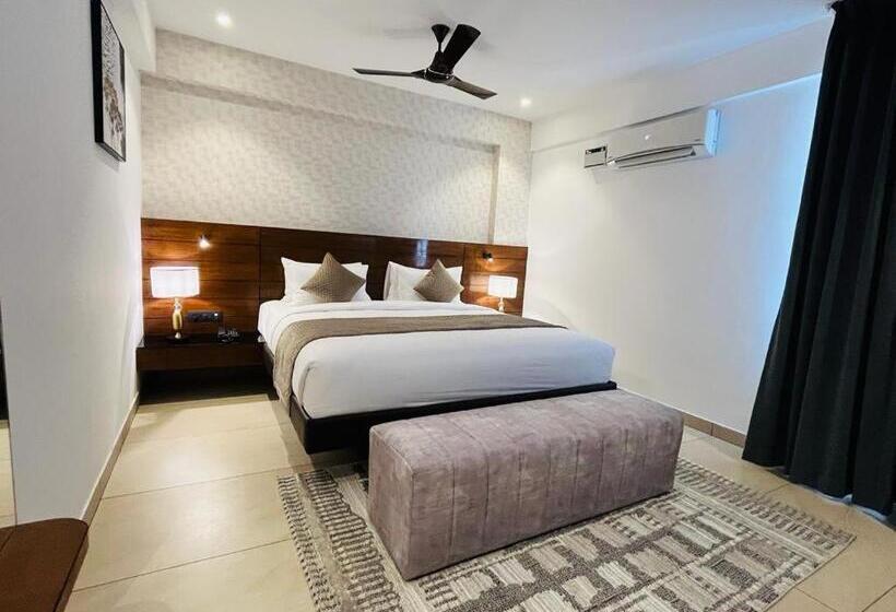 Номер Executive, Royal Ace Boutique Hotel   Manyata Techpark