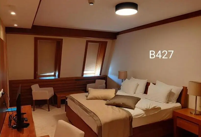 اتاق ساده سه‌ نفره, Apartmani Vinv Jahorina U Sklopu Aparthotela Vucko Privatni Apartmani