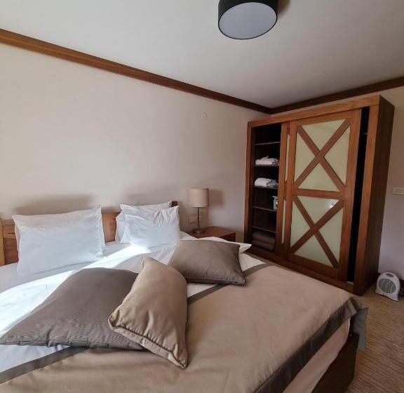 اتاق ساده سه نفره, Apartmani Vinv Jahorina U Sklopu Aparthotela Vucko Privatni Apartmani