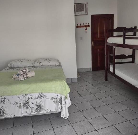 חדר לארבעה סטנדרטי עם מרפסת, Pousada Caravelas   Centro De Paraty