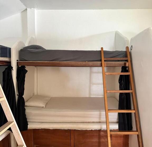 سرير فى غرفة مشتركه, Puk S Palace Thailand