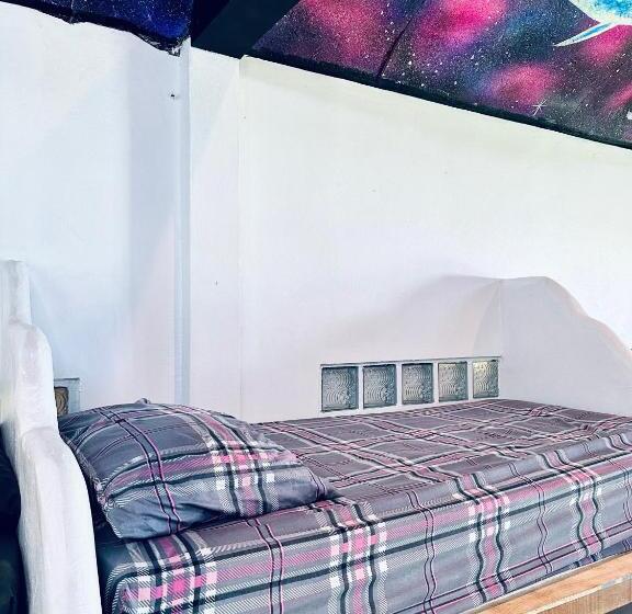 سرير فى غرفة مشتركه, Puk S Palace Thailand