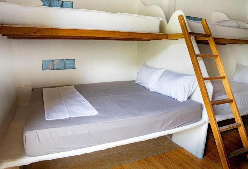 سرير فى غرفة مشتركه, Puk S Palace Thailand