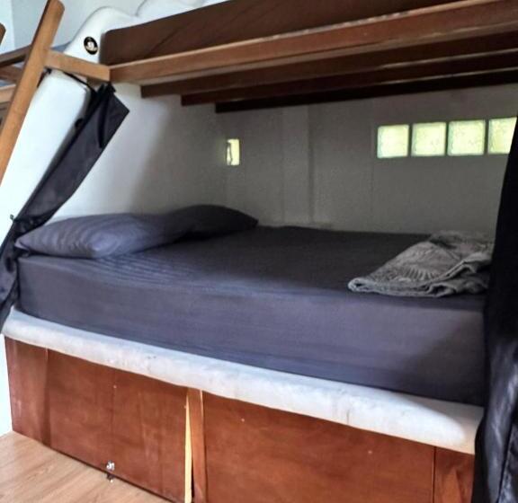 سرير فى غرفة مشتركه, Puk S Palace Thailand