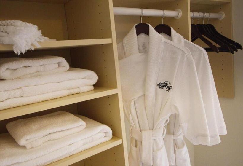 キングサイズベッドのスタンダードルーム, Louisville Bourbon Inn