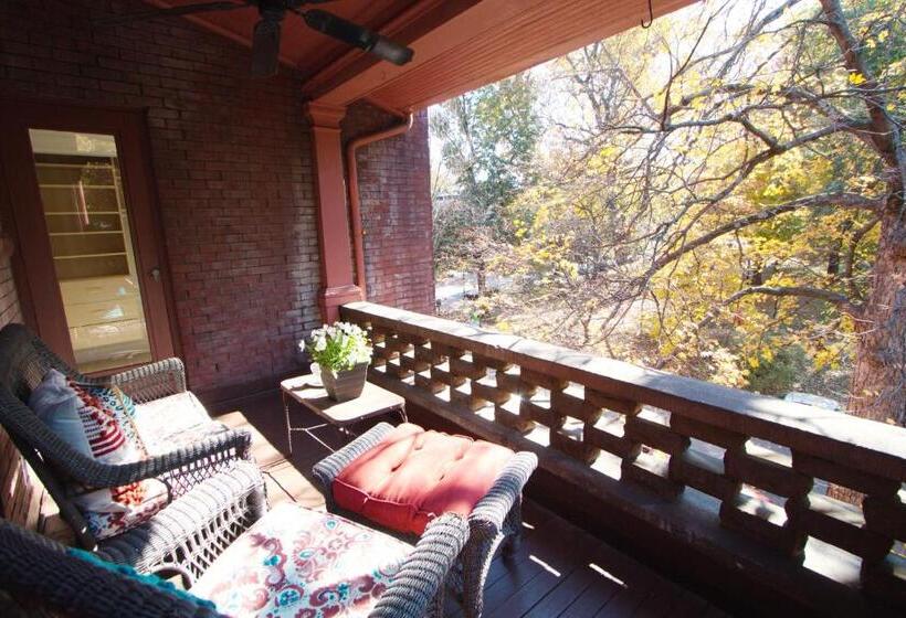 キングサイズベッドのスタンダードルーム, Louisville Bourbon Inn