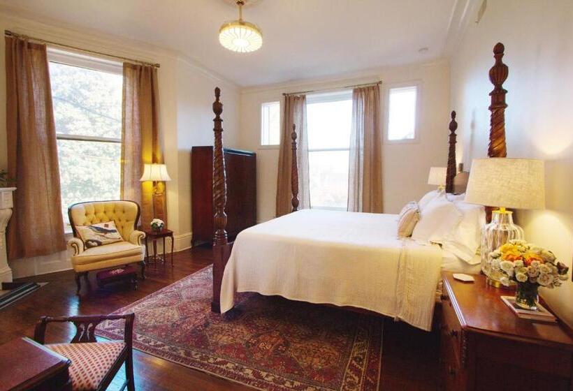 キングサイズベッドのスタンダードルーム, Louisville Bourbon Inn