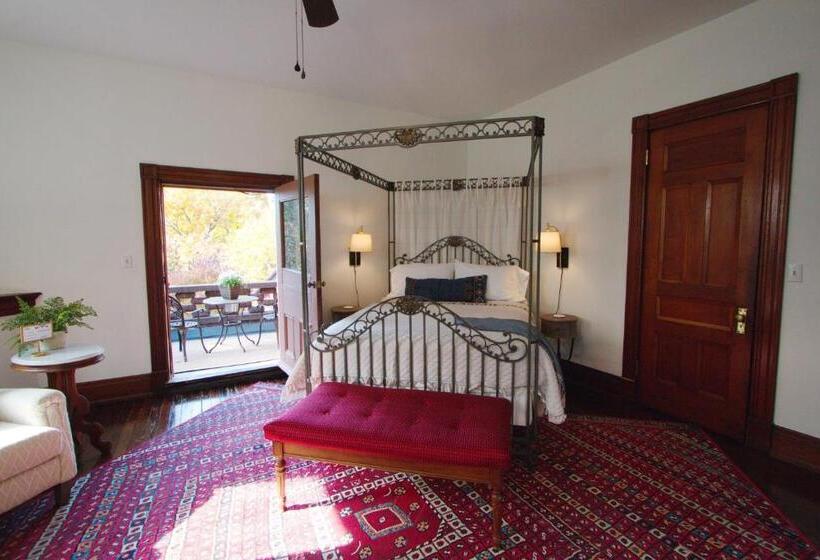 バルコニー付きスタンダードルーム, Louisville Bourbon Inn