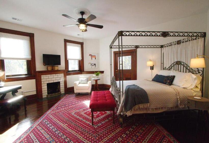 バルコニー付きスタンダードルーム, Louisville Bourbon Inn