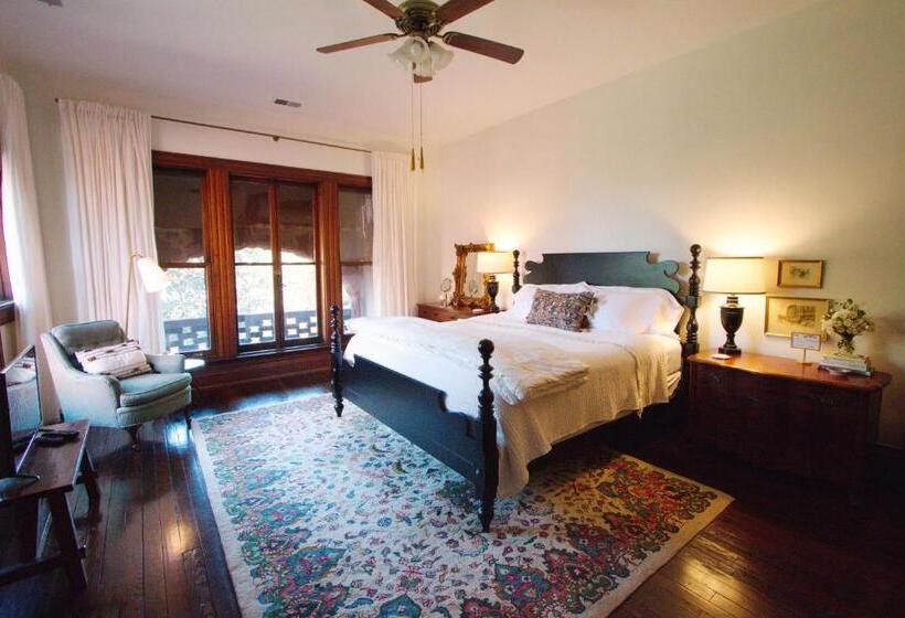 キングサイズベッドのスーペリアルーム, Louisville Bourbon Inn