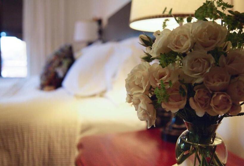 キングサイズベッドのスタンダードルーム, Louisville Bourbon Inn