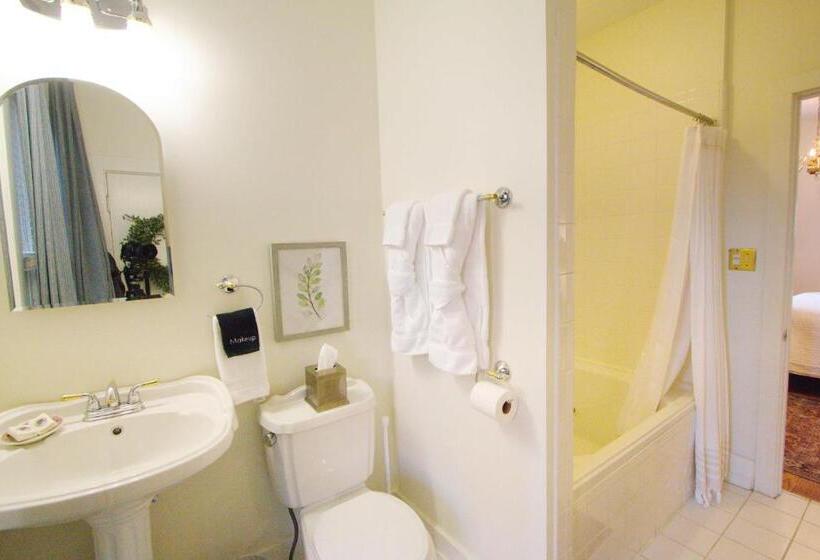 スタンダードルーム, Louisville Bourbon Inn