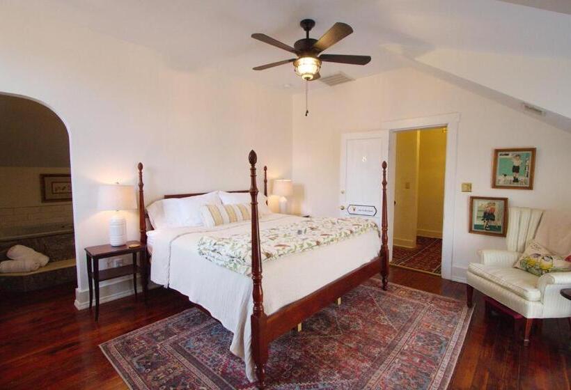 キングサイズベッドのスタンダードルーム, Louisville Bourbon Inn