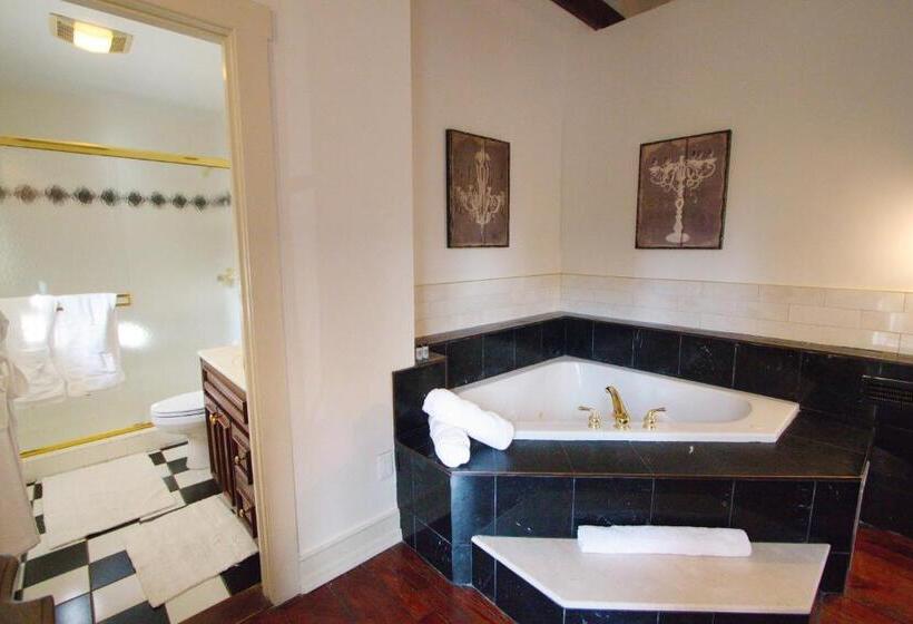 キングサイズベッドのスタンダードルーム, Louisville Bourbon Inn