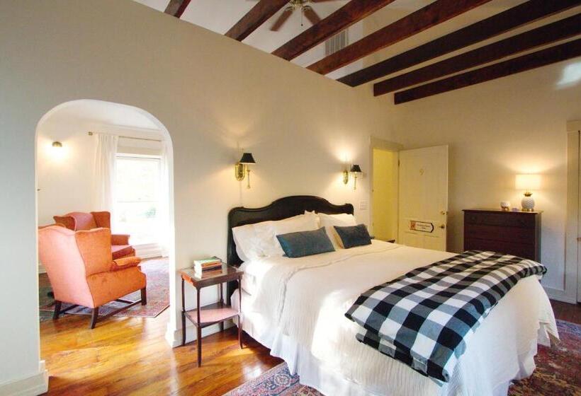 キングサイズベッドのスタンダードルーム, Louisville Bourbon Inn