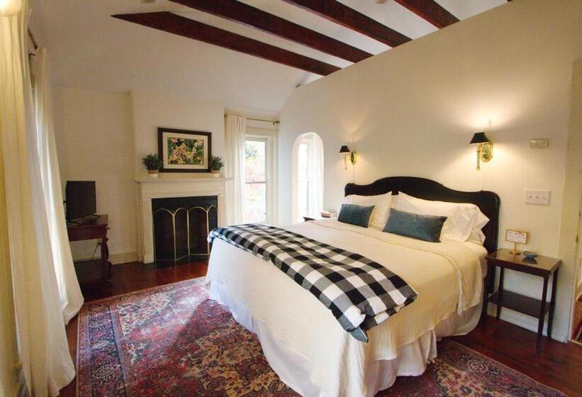 キングサイズベッドのスタンダードルーム, Louisville Bourbon Inn