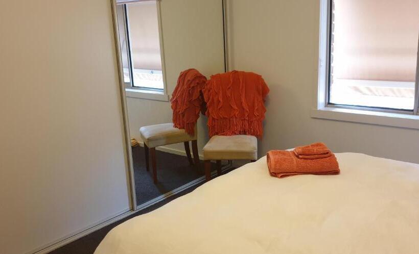 غرفة قياسية, Quiet Room Own Bathroom At Home In Golden Square