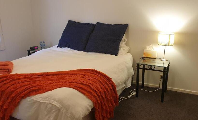 غرفة قياسية, Quiet Room Own Bathroom At Home In Golden Square