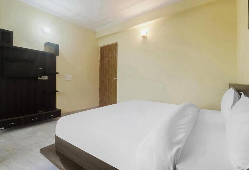 חדר קלאסי לשלושה, Collection O Hotel Majestic Inn