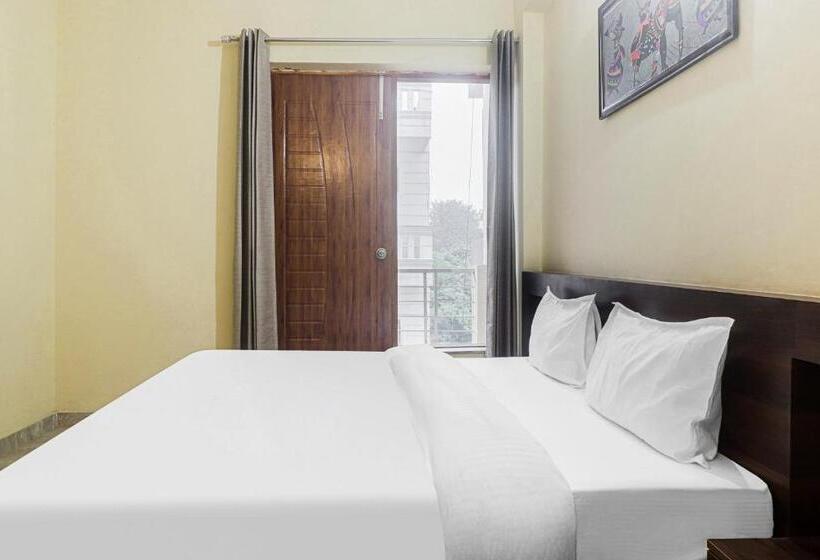 חדר קלאסי לשלושה, Collection O Hotel Majestic Inn