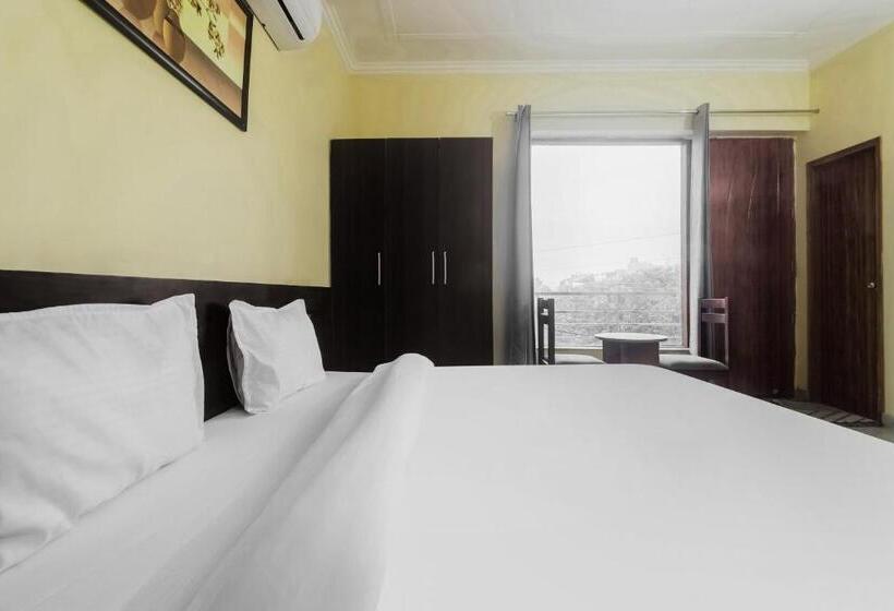 חדר קלאסי לשלושה, Collection O Hotel Majestic Inn