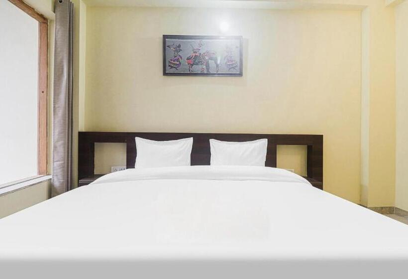 חדר קלאסי לשלושה, Collection O Hotel Majestic Inn