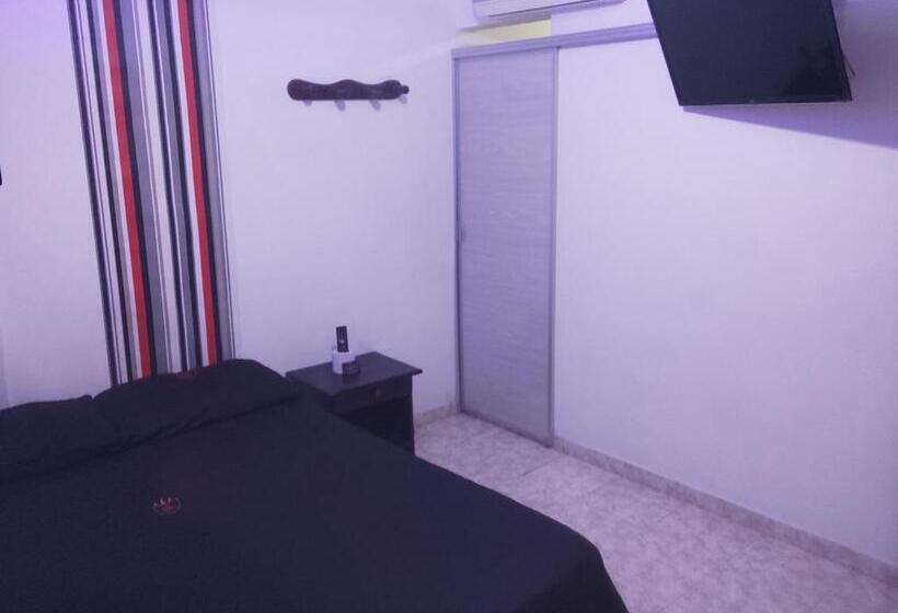 חדר דלוקס, Astor Plaza