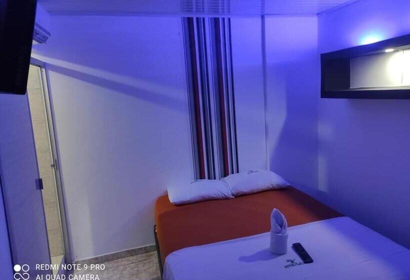 חדר דלוקס, Astor Plaza