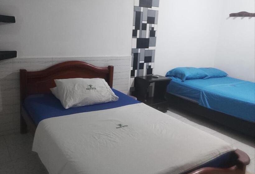 חדר דלוקס, Astor Plaza