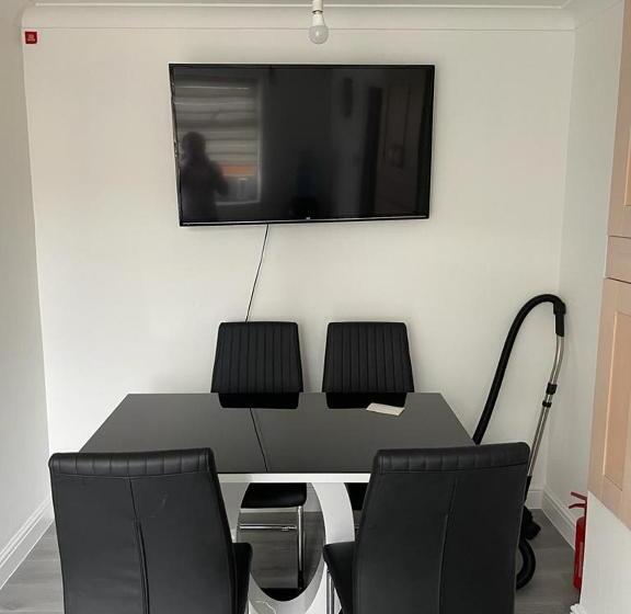 Номер Deluxe, Alder En Suite Self Catering With Private Shower 3