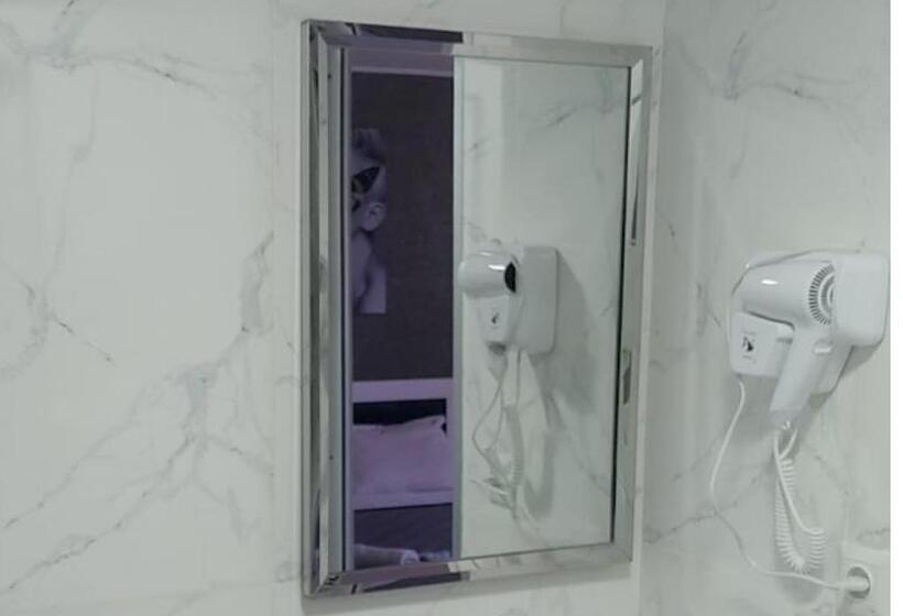 اتاق لوکس, Lux