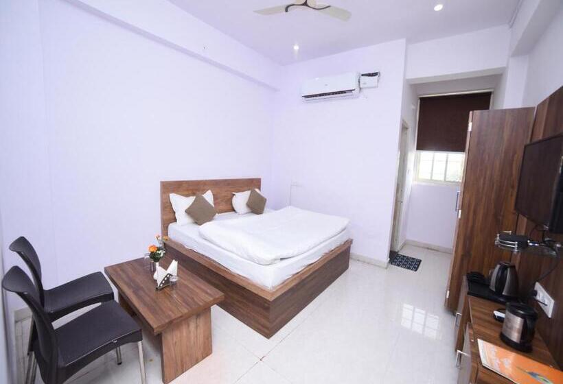 חדר דלוקס, Shree Sharnam