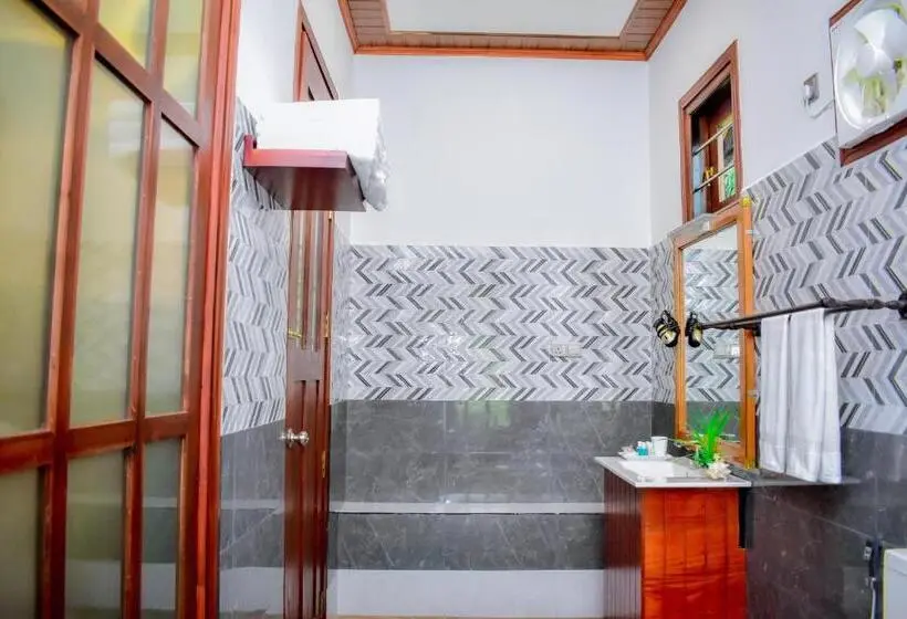 Perhehuone, Uma Garden Kandegedara