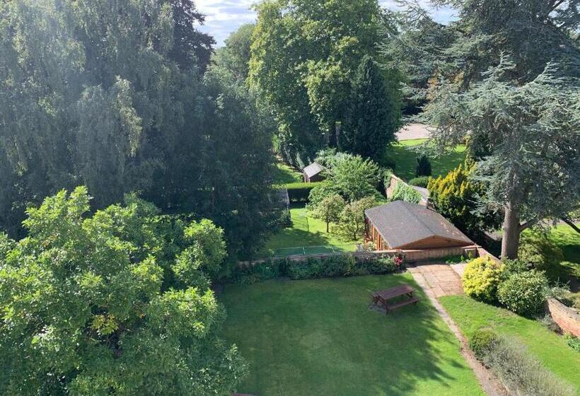 اتاق یک تخته با چشم‌انداز باغ, Melton Guest House