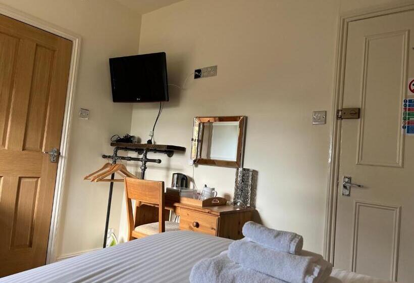 اتاق یک تخته با چشم‌انداز باغ, Melton Guest House